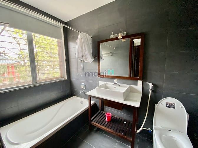 Hình ảnh Cho thuê villa sân vườn 2 phòng ngủ khu Hải Châu gần sông Hàn