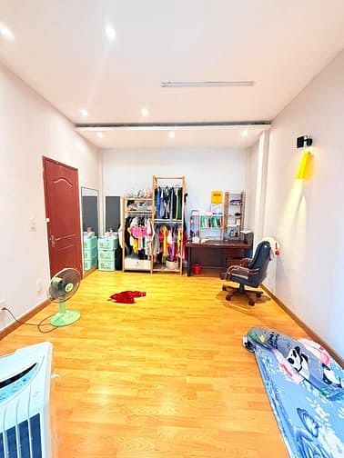 Hình ảnh Bán Nhà 212B Nguyễn Trãi Quận 1 - 32M2 Ngang 8M 2 Tầng - 7 Tỷ