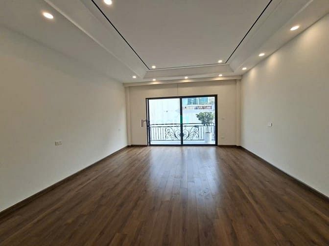 Hình ảnh Phố Ngọc Lâm – Long Biên – Ô TÔ – 81 M2 – 6 Tầng – MT 4.8 M – Giá 19.3