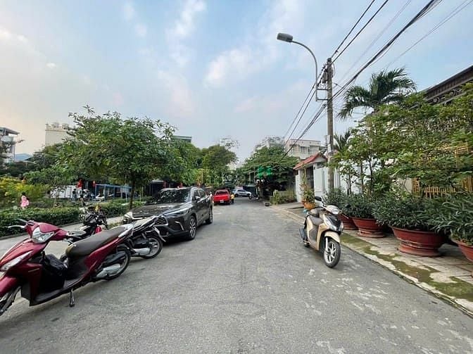Hình ảnh Bán Nhà 3 Tầng DT 245m2 Ngang 12m Ngay Chợ Linh Trung Thủ Đức