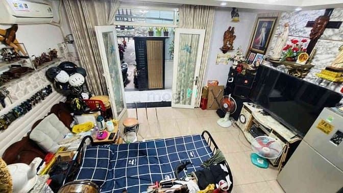 Hình ảnh Bán nhà 5 tầng vuông vức Lạc Long Quân - Gần chợ Ông Địa - Nhỉnh 5 tỷ