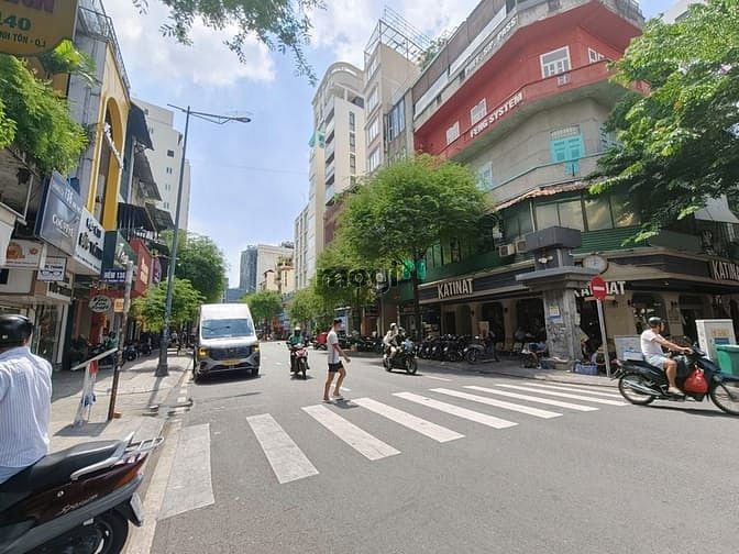 Hình ảnh Cho thuê nhà 191 Lê Thánh Tôn - đối diện chợ Bến Thành