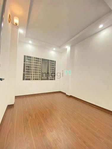 Hình ảnh Tôi cần bán nhà ngõ Lý Nam Đế, HK giá 19.5 tỷ, 55m2x4T, thiện chí bán