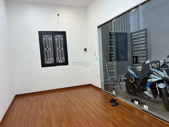 Hình ảnh Bán nhanh nhà ngõ 127 Hào Nam, giá 10.8 tỷ, 40m2x4T, ở luôn