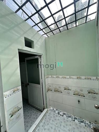 Hình ảnh 885TR, công chứng nhận nhà 60m2, ngay đường lớn 100m, ô tô 5m. Hóc Môn