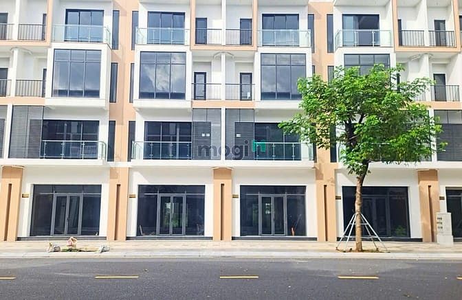 Hình ảnh Bán giá tốt nguyên căn Nhà phố 100m2, gần trường liên cấp FPT