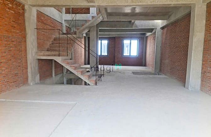 Hình ảnh Bán giá tốt nguyên căn Nhà phố 100m2, gần trường liên cấp FPT
