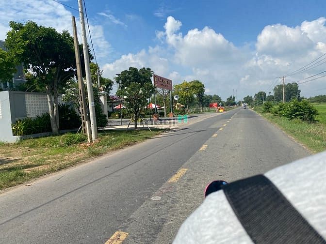 Hình ảnh Gia đình cần bán lô đất 100m2 full thổ 850tr, sổ hồng riêng.