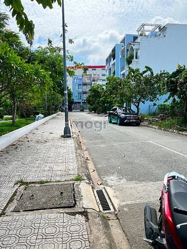 Hình ảnh Anh họ cần tiền làm ăn sang gấp lô đất đường số 11, quận Thủ Đức.