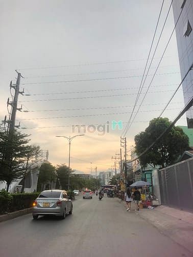 Hình ảnh Đất hẻm xe hơi 52m2. Giáp Phú Mỹ Hưng. Quận 7