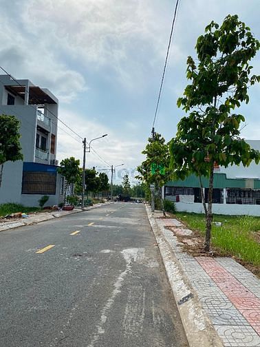 Hình ảnh Bán nhanh nền đất 80m2 giá chỉ 380tr đối diện cổng chào Bến Lức