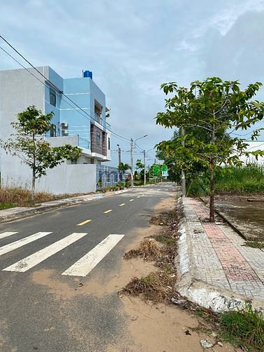 Hình ảnh Bán nhanh nền đất 80m2 giá chỉ 380tr đối diện cổng chào Bến Lức