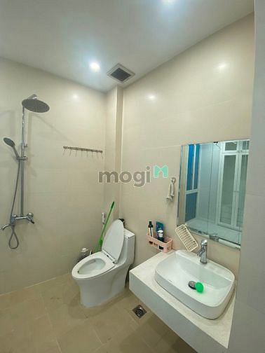 Hình ảnh Cho thuê nguyên tầng 2, 50m2, có ban công,cách sân bay 2km