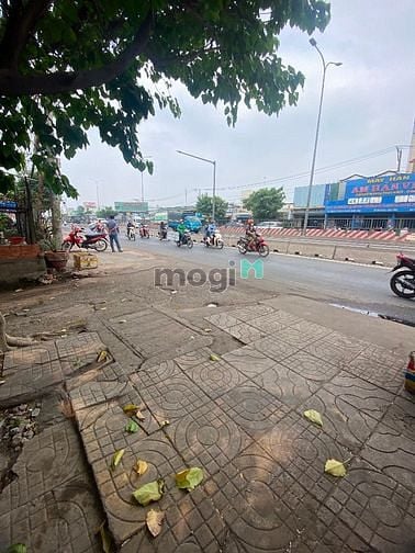 Hình ảnh Nhà nguyên căn mặt tiền buôn bán được