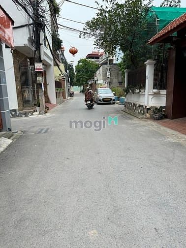 Hình ảnh +Đức Giang-Long Biên. +Diện Tích 148,8m2 đất. +Mặt tiền: 8m +Giá chà