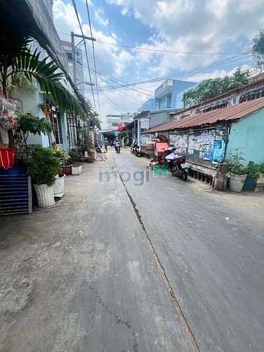 Hình ảnh MT kênh Chiến Lược, Bình Tân 838m2(12.7x50m nở hậu)