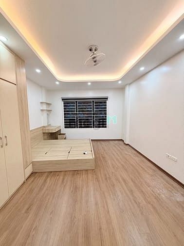 Hình ảnh DÂN TỰ XÂY XỊN MỊN- Ở SƯỚNG -BÁt khối Đông Dư 32m * 4 Tầng Cạnh Trường