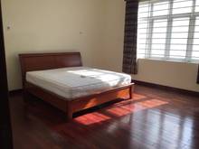 Hình ảnh Cần bán gấp căn Villa giá rẻ mặt tiền đường lớn Nguyễn Văn Hưởng Quận2