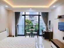 Hình ảnh CHDV mới khai trương trung tâm quận 7, có ban công cửa sổ rộng thoáng.