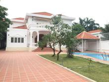Hình ảnh Cho Thuê Biệt Thự 800m2, Hồ Bơi, Sân Vườn 4 Phòng Ngủ Giá 75 Triệu