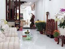 Hình ảnh Nhượng lại căn nhà 1 trệt 1 lầu ngay gần chợ Bình Chánh giá chỉ 2 TỶ 2
