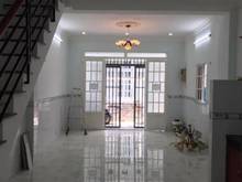 Hình ảnh Thiếu nợ bán gấp nhà Lạc Long Quân, 30m2, giá chỉ 3.4 tỷ.