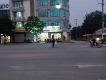 Hình ảnh Cho thuê nhà mp Nguyễn văn huyên, Cầu giấy 6 tầng, thang máy, lô góc