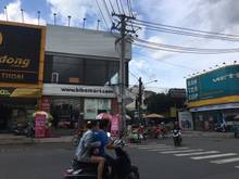 Hình ảnh Nhà 2 Mặt Tiền Đường Phạm Văn Hai ,_ sân để xe rộng