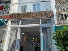 Hình ảnh Nhà Đồng Đen ngay khhu trung tâm kinh doanh buôn bán vô cùng sầm uất,