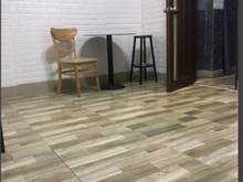 Hình ảnh Phòng tầng trệt, giờ tự do, có máy lạnh 1-3ng ở