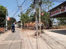 Hình ảnh cách ngã 3 Trị An hơn  8km xíu .ngang 52x23 giá 800tr sổ riêng