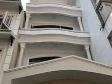 Hình ảnh Nhà nở hậu hẻm xe tải xây dựng kiên cố có thang máy