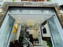 Hình ảnh Cho thuê Nhà 49A Trần Quang Diệu  phường 14, quận 3. Lề đường rộng 10m