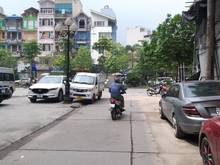 Hình ảnh Gia đình cho thuê tòa nhà lô góc 300m x 7 tầng mặt phố Đồng Bát, P. Mỹ