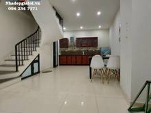 Hình ảnh Bán nhà Phố Trạm, 35m2, nhà đẹp ở ngay, nhỉnh 2 tỷ