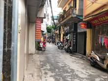 Hình ảnh Cho thuê nhà ngõ 121 Chùa Láng, dt 50mx4t, chia đôi phòng, ngõ 4m