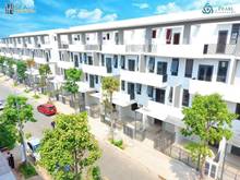 Hình ảnh Nhà phố ven sông trung tâm thị trấn bến lức