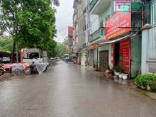Hình ảnh Mặt phố Ngô Thi Sỹ Làng Lụa Hà Đông, ô tô đỗ cửa.