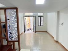 Hình ảnh Bán nhà ngõ 24 Ngọc Lâm giá 3.2 tỷ, 40mx3 tầng, MT 4,8m, có sổ