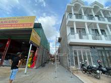 Hình ảnh Nhà phố liền kề giá rẻ mặt tiền đường Cầu Lớn - Hóc Môn