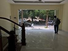 Hình ảnh Cho thuê Mp Vũ Phạm Hàm. DT 160m2, 5 tầng, Mt 8m. Giá 80 tr/thg
