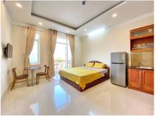 Hình ảnh Căn Hộ Ban Công Xinh Lung Linh - Nội Thất Gỗ Hương Cao Cấp Quận 10🌸