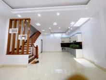 Hình ảnh Bán gấp nhà Cầu Giấy, nhà mới cực đẹp, ô tô qua, sổ nở hậu,5 tầng,50m2