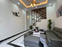 Hình ảnh Nhà đẹp. Nguyễn ngọc vũ, nhỉnh 4 tỷ, dt 38m x 4 tầng. Mt 4m. Ô tô đỗ