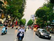 Hình ảnh Chính chủ bán nhà Mặt Phố Bà Triệu, gần Ngã Tư, Mặt tiền khủng