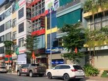 Hình ảnh Nhà MP mới Nguyễn Văn Huyên 6 tầng mới tinh cửa kính lớn vỉa hè rộng