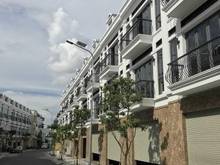 Hình ảnh Nhà phố mặt tiền 3.3 tỷ đường Bùi Thị Xuân ,TP Dĩ An