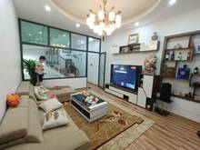 Hình ảnh CHỦ HẠ CHÀO! Bán gấp nhà đẹp Hoàng Văn Thái, 62m2, ô tô qua nhà