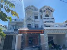 Hình ảnh Nhà 2 lầu 1 trệt - đẳng cấp đến từng chi tiết