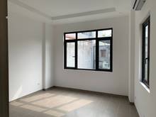 Hình ảnh Hiếm, bán nhà mặt phố Hoàng Cầu, DD, giá 11.8 tỷ, 32m2x5 tầng, KD tốt,